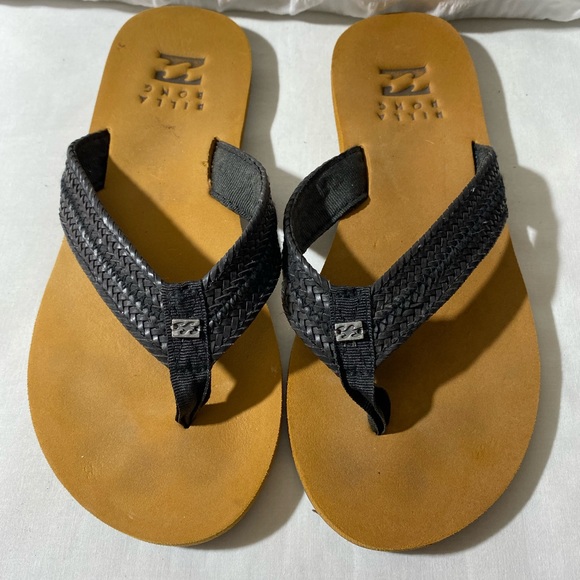 Billabong Woman Size 8 Flipflop. Black and Tan. Good Used Condition Worn Once - Picture 4 of 5